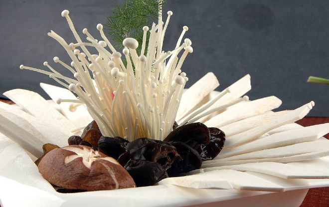 食用菌營(yíng)養方式上的分類(lèi)